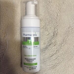 Sebum-Cleansing Foam for Oily Skin - White and Green